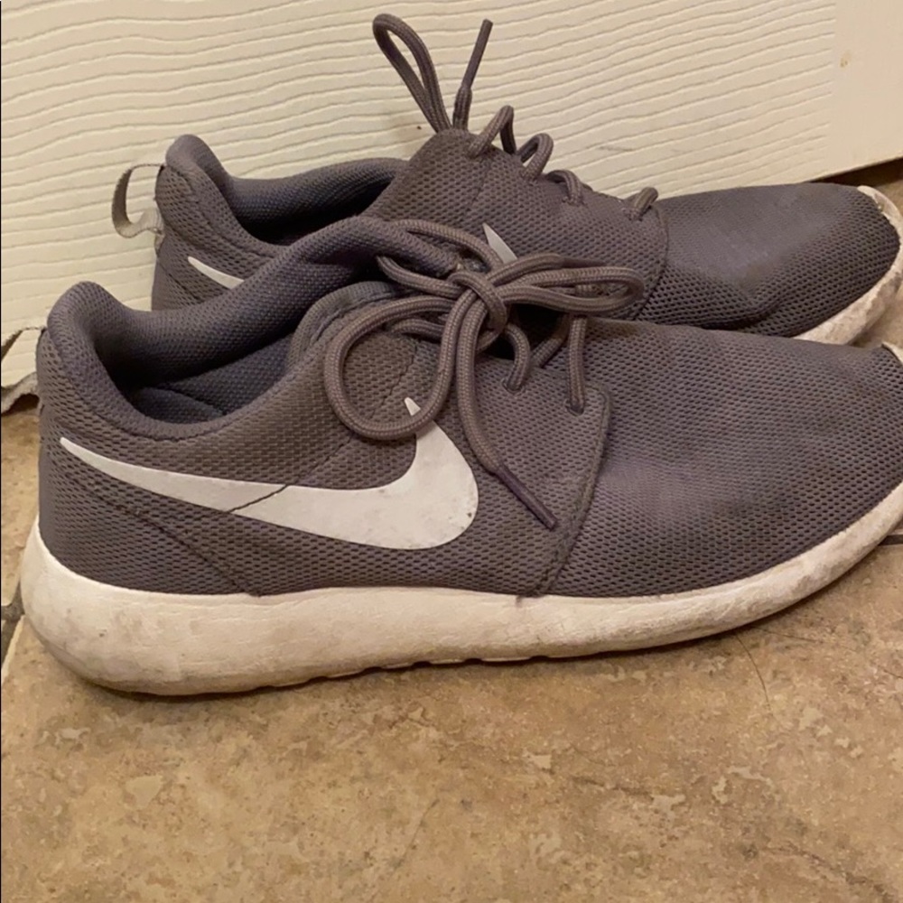 Nike Roshe - Picture 1 of 3